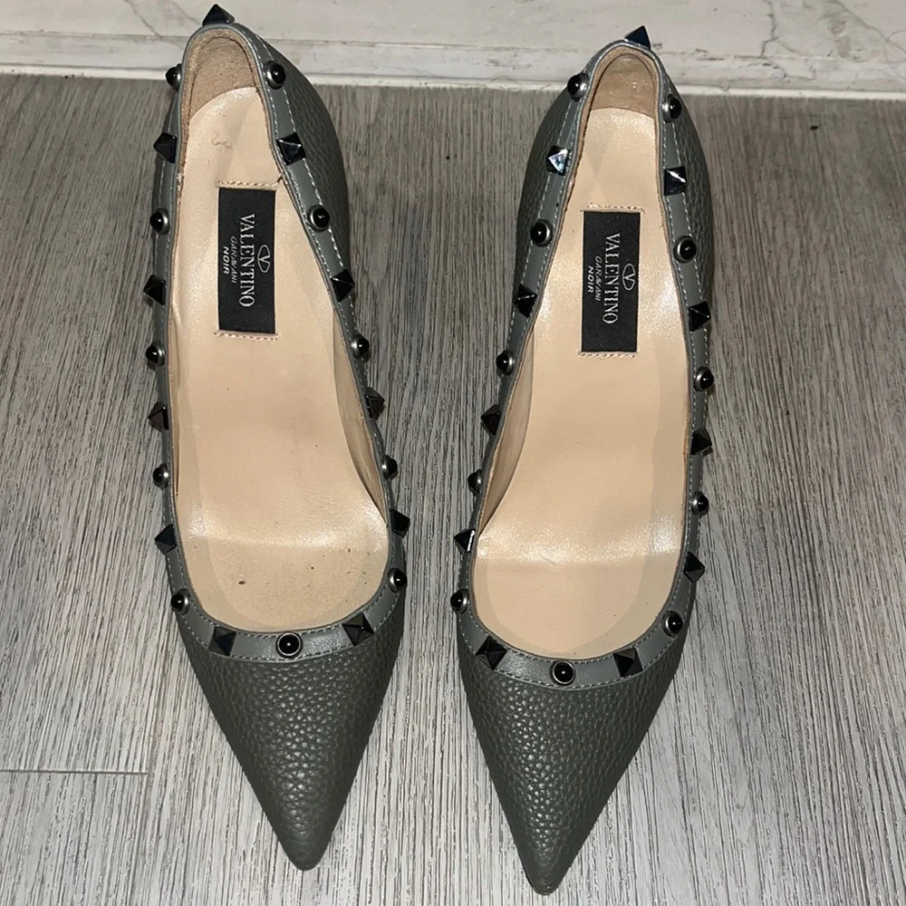 Like new Valentino Garavani heels